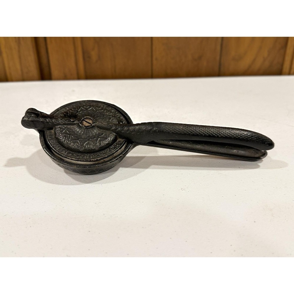 Vintage Cast Iron The Arcade #2 Hand Lemon Squeezer Juicer